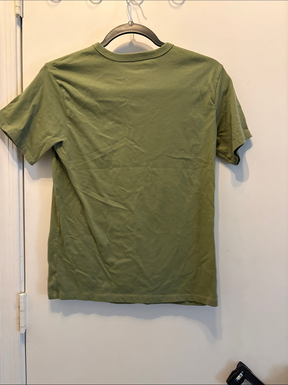 The children’s place Green Tee with Camo Dinosaur Graphic size 10-12 - Picture 2 of 2